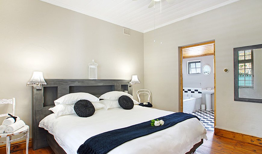 Clarkia Cottage: Main Bedroom with on-suite