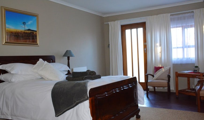 Unit 3 (Honeymoon Suite): Karoohuis Guest House bedroom.