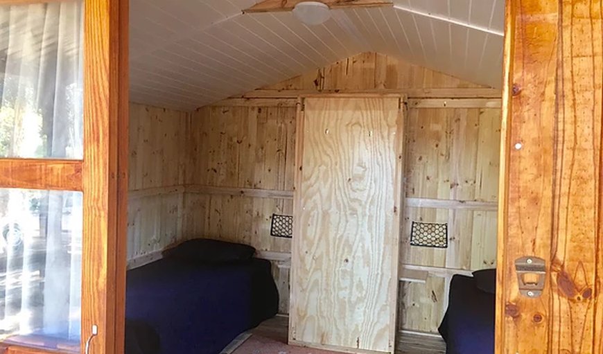 Campsite Cabin El Corazon: Three single beds - one fold down