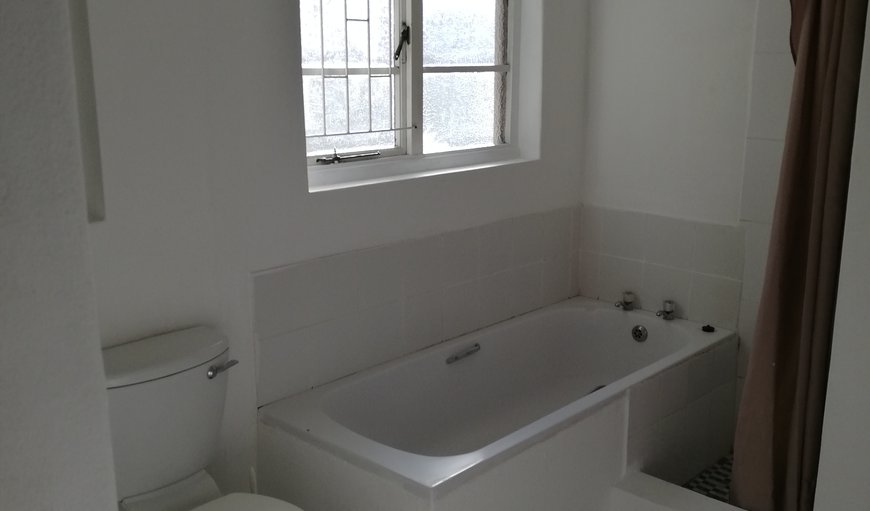 Shiloh's Cottage: The bathroom contains a bath and a shower