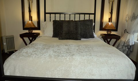 Honeymoon suite: Double bed