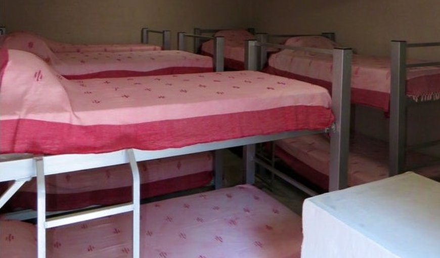 Backpackers Unit C ( R200 pp ) Beds 1-5: Bunk beds sleeps 10