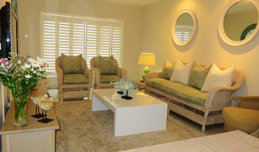 Summerseas 3 bedroom apartment: Lounge with stacking doors that lead to the patio