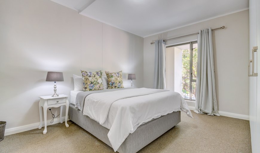UniqueStay Mayfair 139: Bedroom with Queen Size Bed