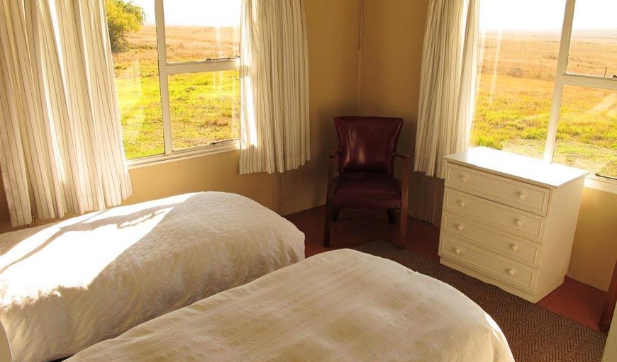 Oom Hans Cottage: Bedroom with Single Beds