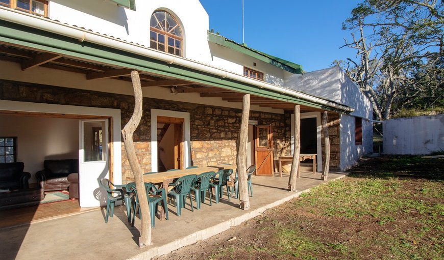 5 bedroom Farmhouse: Patio & braai area