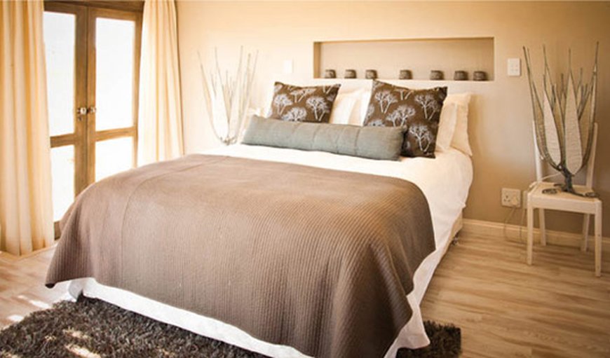 Hannes Cottage: Comfy bed with  crisp high thread-count linens