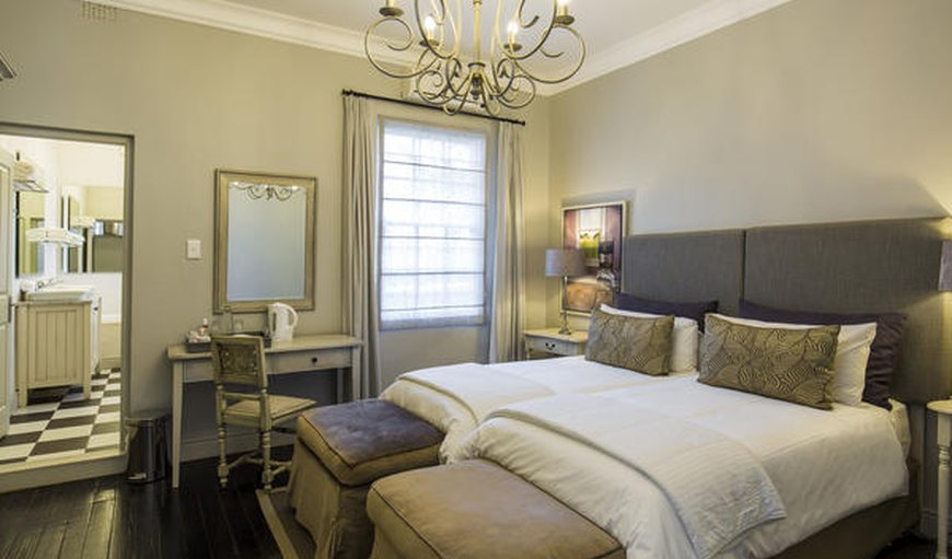 Classic Suite: Bedroom