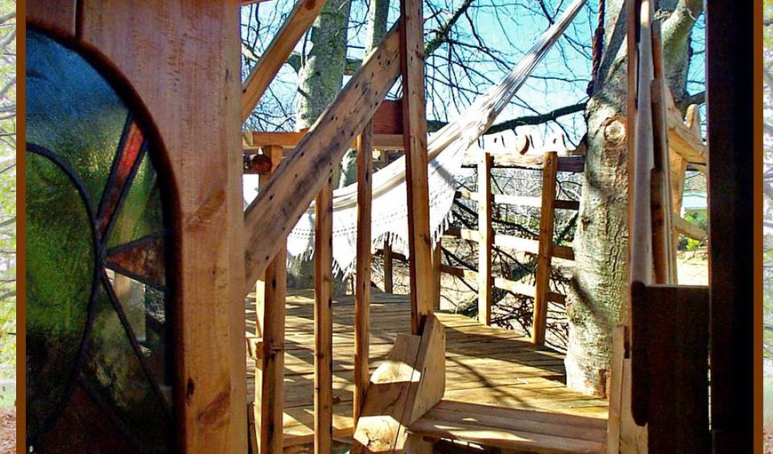 Romantic Treehouse: Outside deck