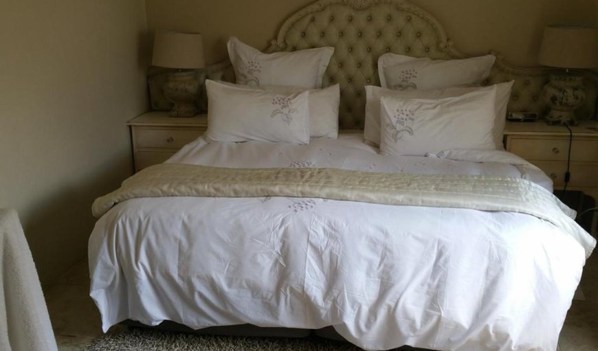 Executive Cottage-Self catering: Bed