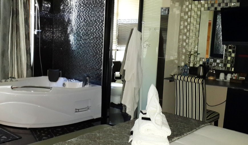 Honeymoon Suite: The Honeymoon Suite has a spa-bath with doors opening to a private garden that has an outdoor shower