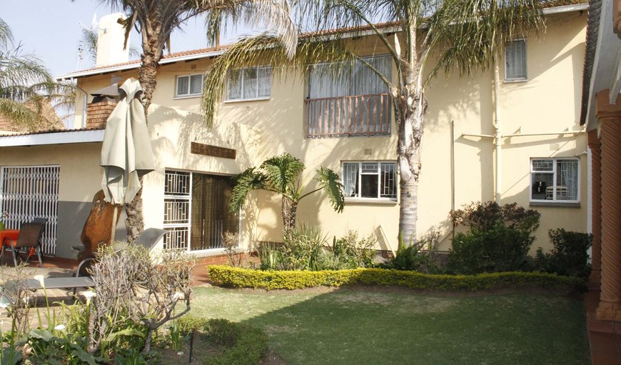 Double Room with extra bed: Kalahari Guest House