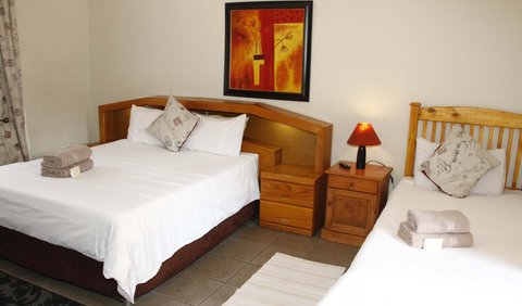 Double Room with extra bed: Kalahari Guest House