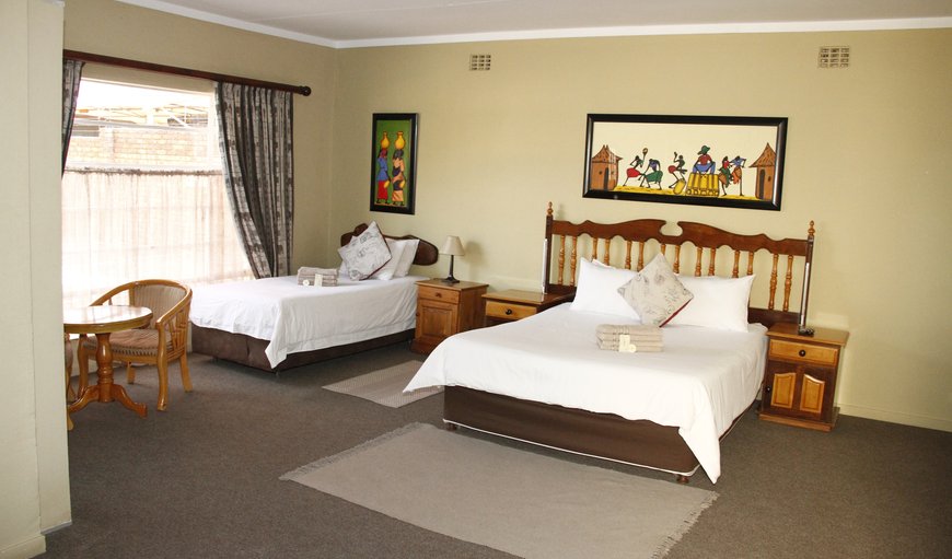 Family Room with shower: Kalahari Guest House