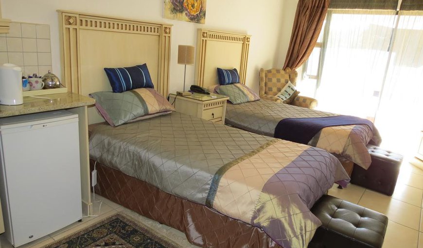 Twin Room: Bedroom with 2 Single beds