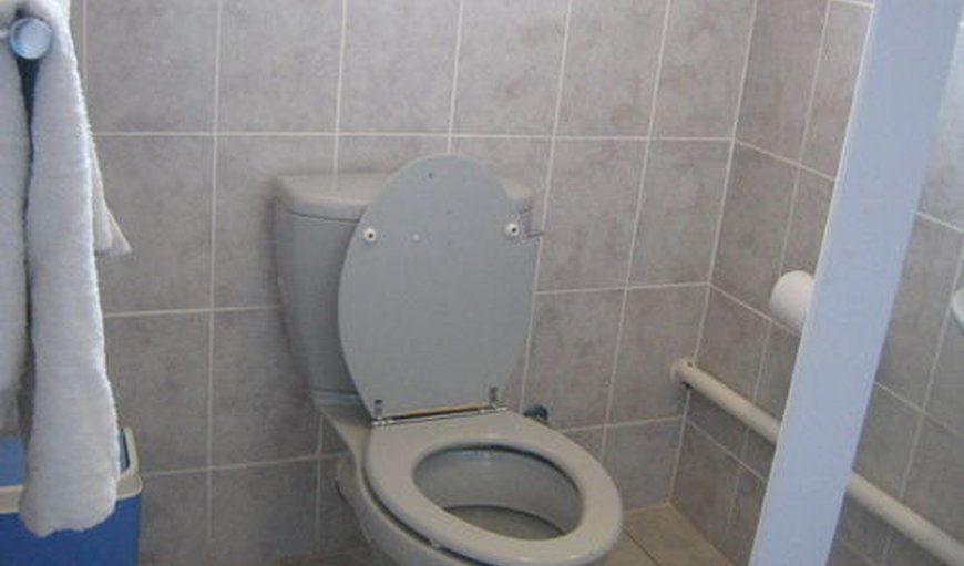 Single room: En-suite bathrooms