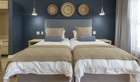 Luxury Twin Rooms - Modern: Guest Room