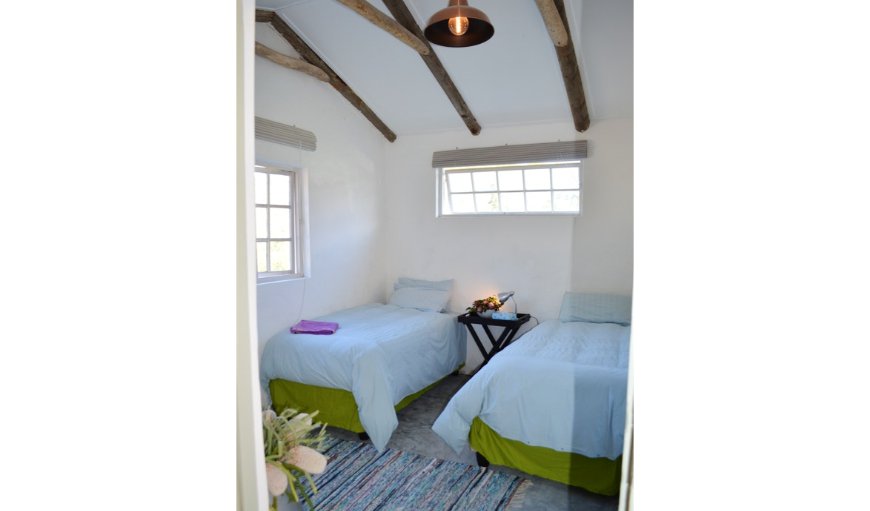 Laughing on the Farm: Bedroom with 2 Single Beds