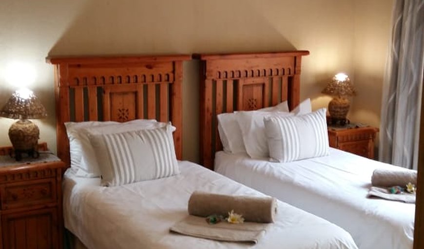 Self Catering: Bedroom with 2 single beds