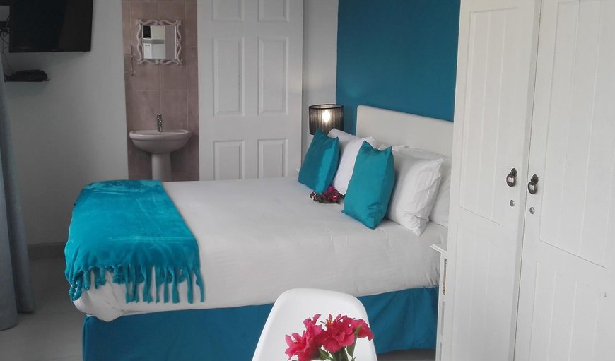 SBLodge: Self Catering Queen Studio: SBLodge: Self Catering Studio for 2 - Open plan unit with a queen size bed