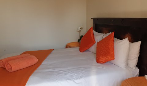 Orange Room: Room