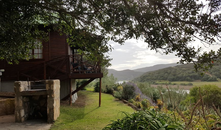 Sunbird Chalet: Sunbird chalet and it's braai area