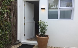 Central Claremont Garden Apartment image