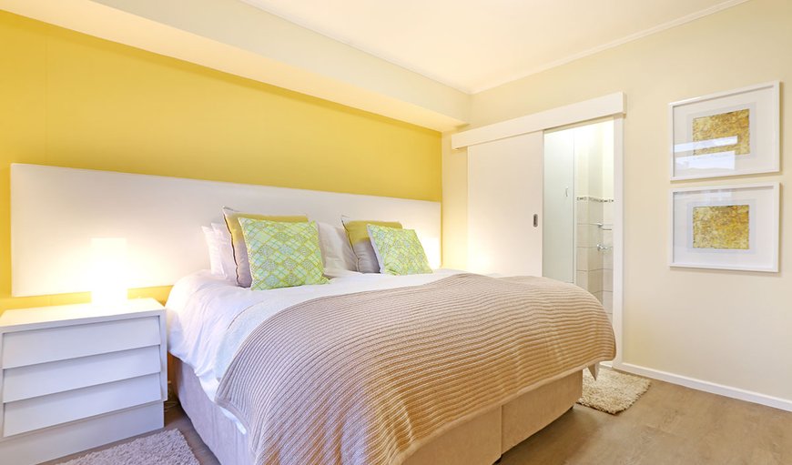 Self-catering Apartment: The main bedroom is furnished with a king size bed and has an en-suite bathroom.