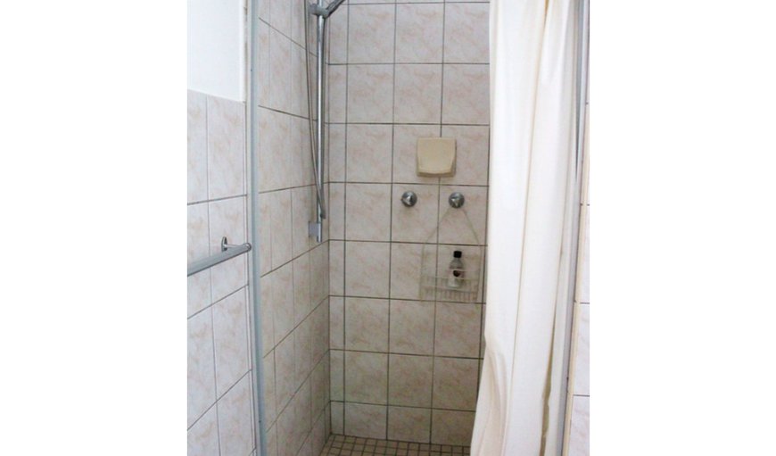 Double Room with Private Bathroom: Shower