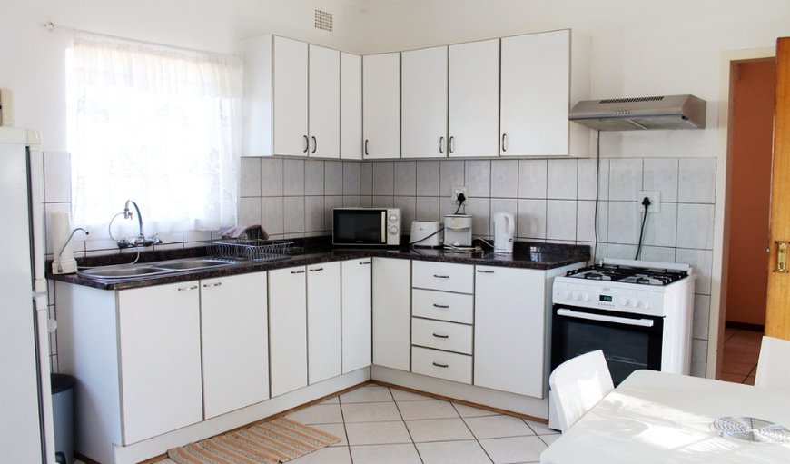 Self-catering apartment: Kitchen