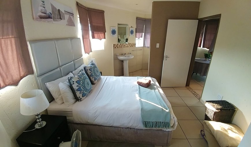 UNIT 2F: En-suite in bedroom