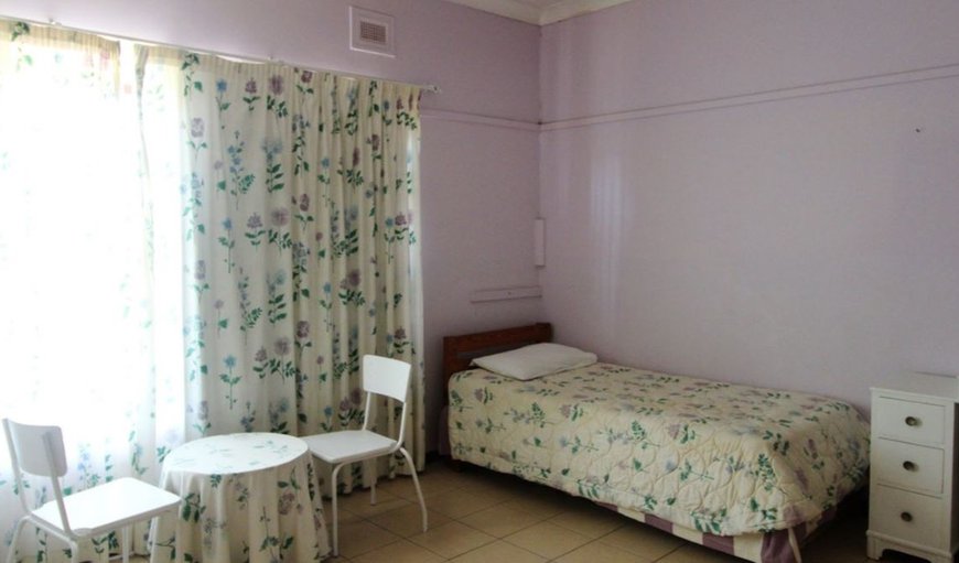 Colin Street 2 house: Bedroom with Double Bed and Single Bed for Child only