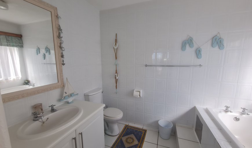 Laguna La Crete 47: Bathroom with Bath