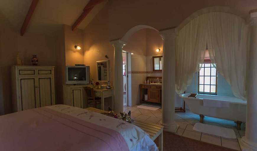 Rozen Honeymoon Suite - (King Bed): Westlodge @ Graskop