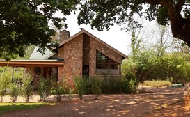 Big Oak Cottages image