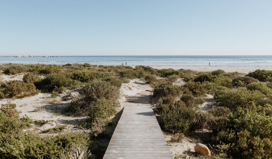 Direct access to the beach