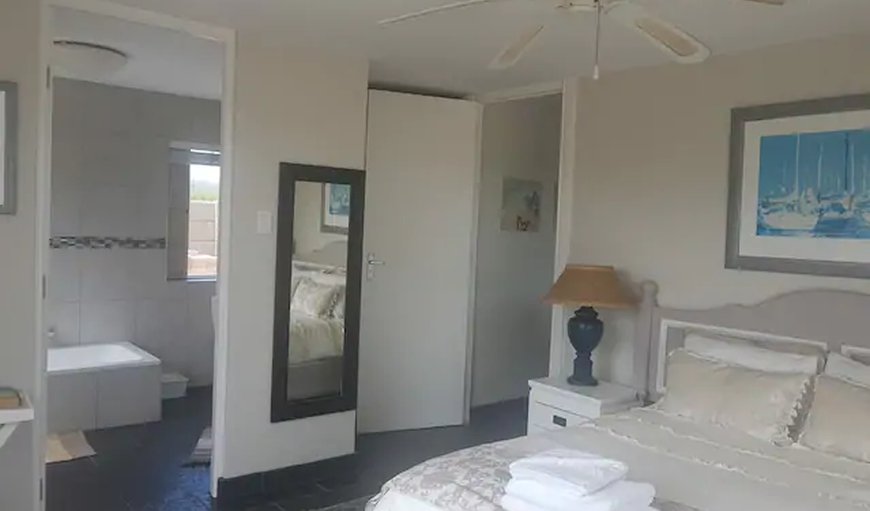 Self Catering 1 Bedroom Apartment: Sunny bedroom