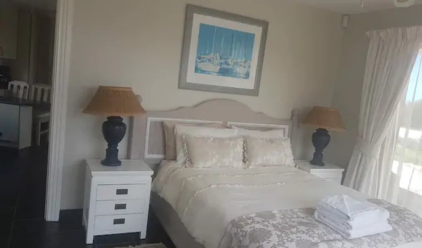 Self Catering 1 Bedroom Apartment: Sunny bedroom