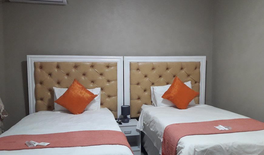 Twin Beds Rooms: Twin Beds Rooms - Bedroom with 2 twin beds
