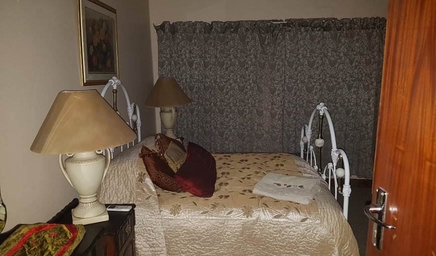 Bedroom 2: Bedroom 2