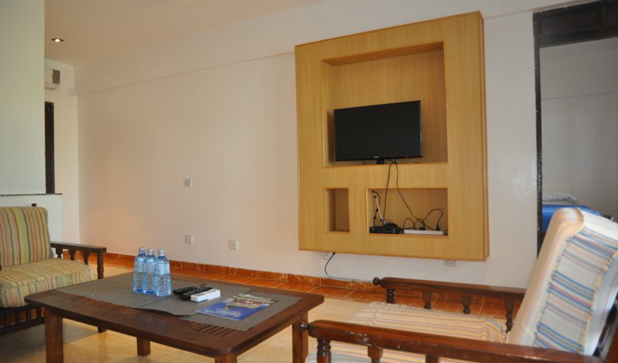 2 Bedroom Apartment: 2 Bedroom Apartment with a TV.