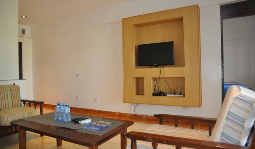 2 Bedroom Apartment: 2 Bedroom Apartment with a TV.