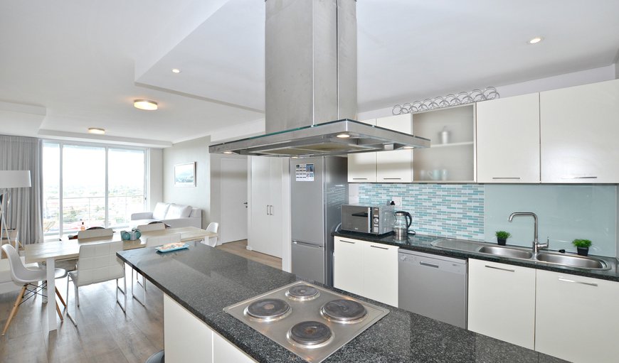 Horizon Bay 705 Beachfront Apartment: The kitchen is fully equipped for self catering