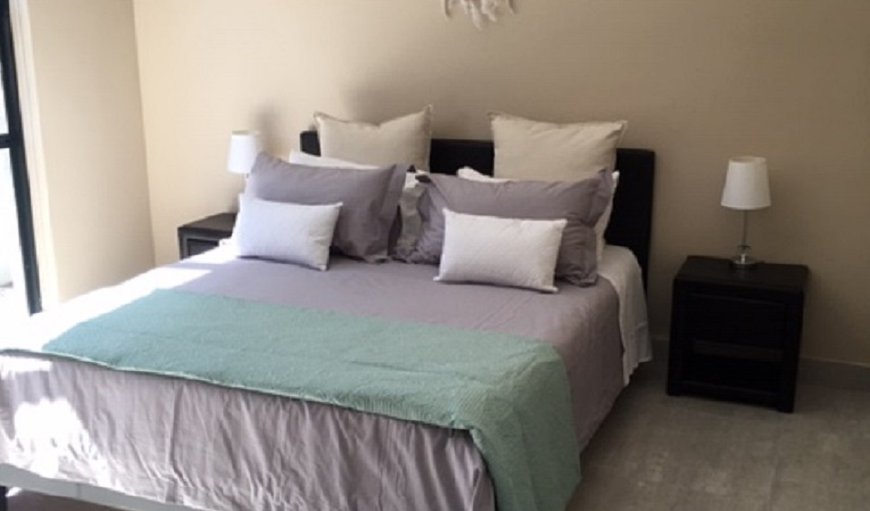 Serenity: Bedroom with queen size bed