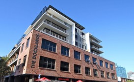 Docklands - One Bedroom Deluxe Apartments with a Balcony image