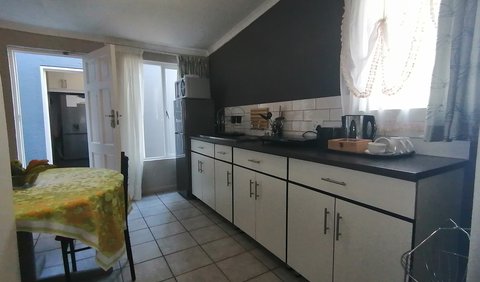 SUITE WITH KITCHENETTE: SUITE WITH KITCHENETTE