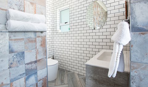 Sea View Queen Room: Luxury towels and all soaps and shampoos provided