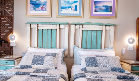 Sea View Luxury Suite: Luxury linen and beds
