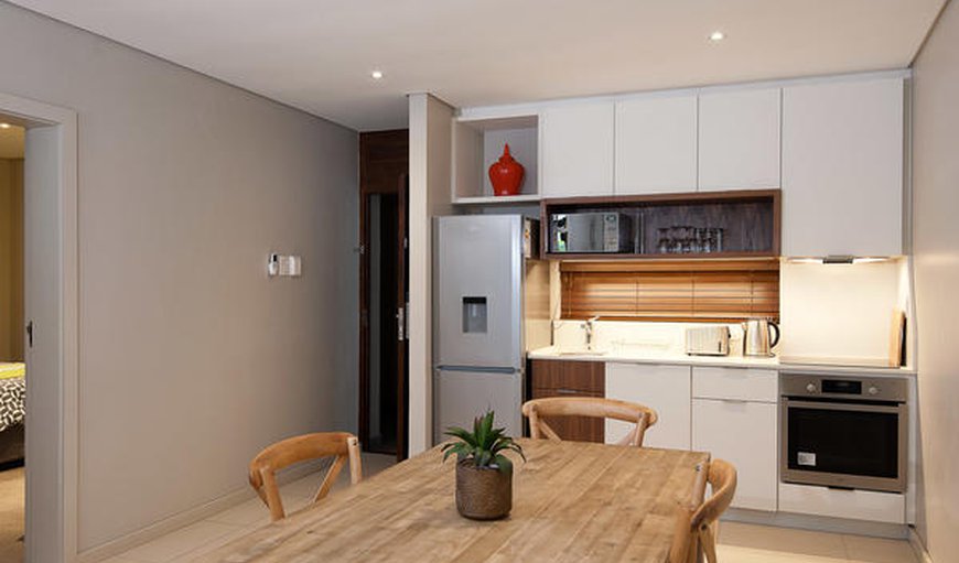 Dining area w/ kitchenette
