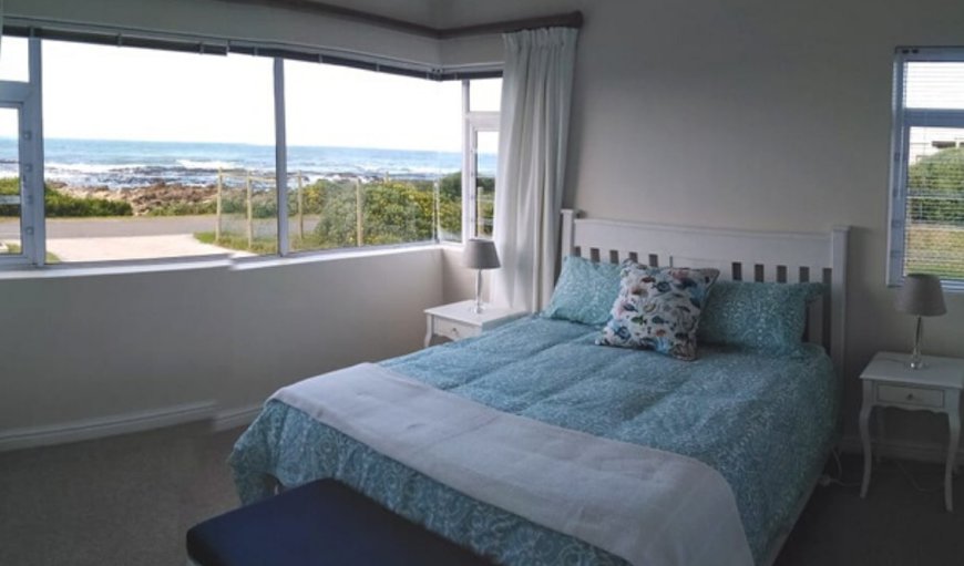 Capri: Bedroom with Queen Size Bed